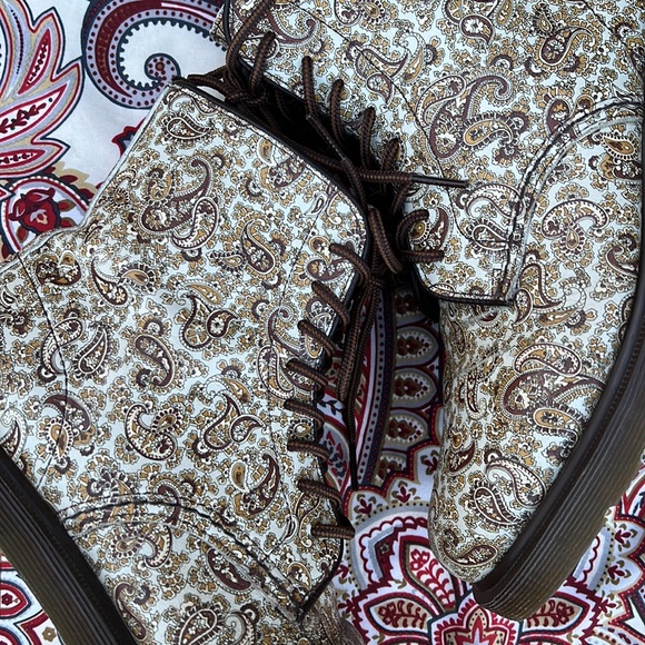 Super Cool Dr. Martens Paisley Floral Jeffrey Boots - Picture 4 of 17